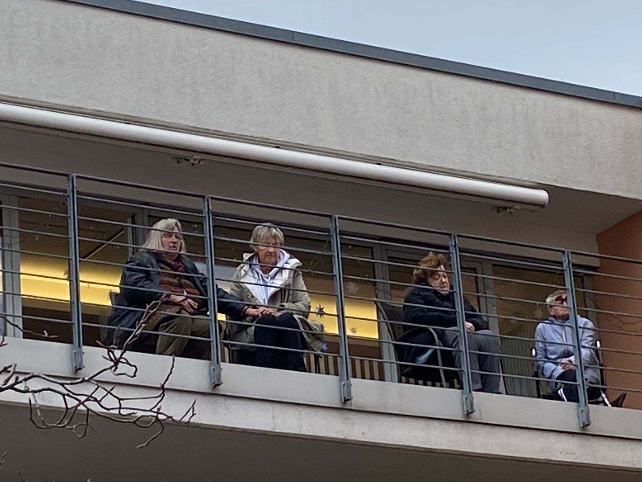 Zuhörer auf den Balkonen